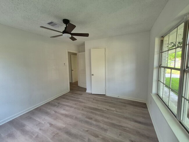 Photo - 10221 Bretton Dr House