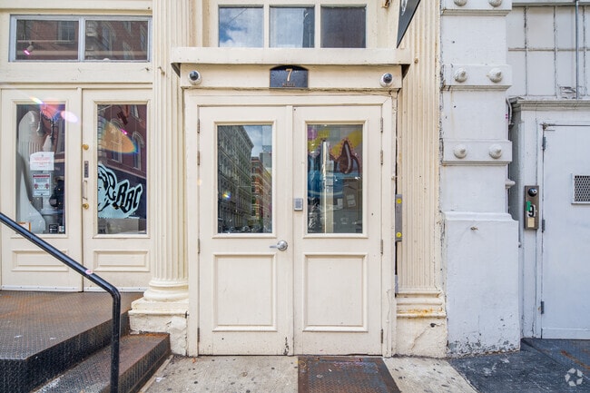 Entrance - 5-7 Mercer St