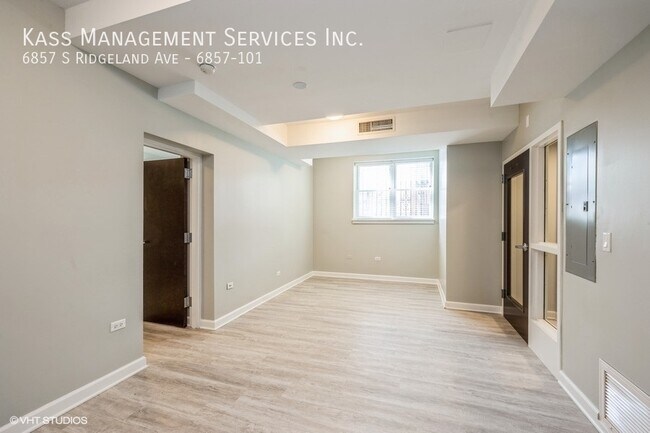 Building Photo - 6857 S Ridgeland Ave