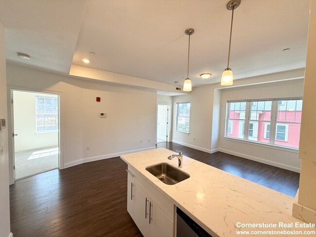 Building Photo - 81 Amory St