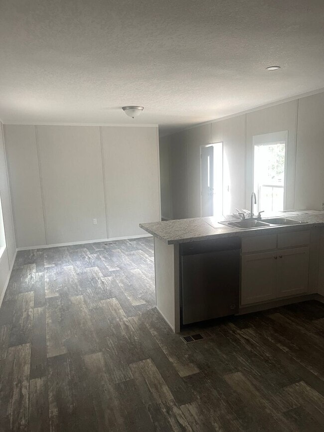 Building Photo - Luxury 3 Bedroom/ 2 Bath Mobile Home