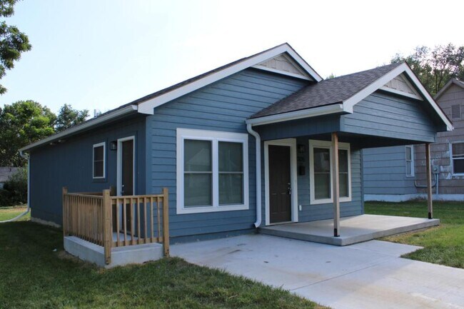 Building Photo - 305 E Short Ave