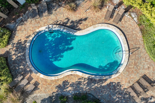 Piscina - St. Charles Row