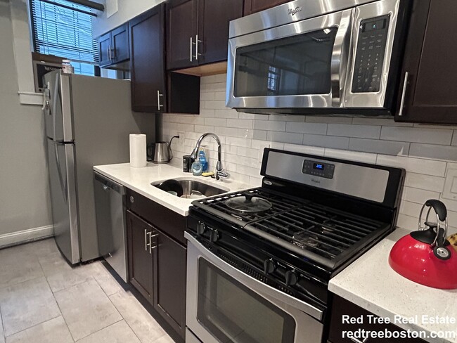 Building Photo - 116 Riverway