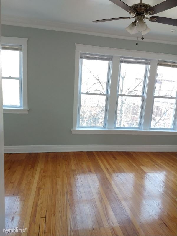 Building Photo - 4752 N Rockwell St