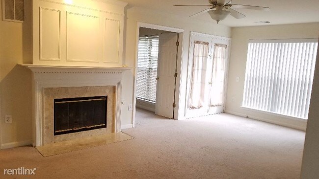 Building Photo - 8201 Crossbrook Ct