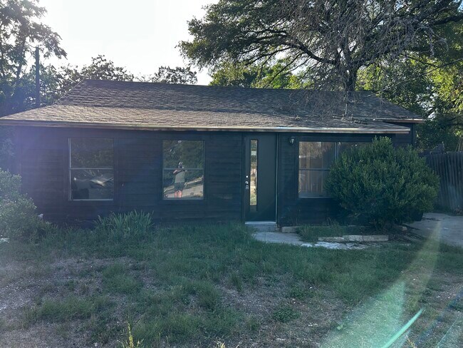 Foto del edificio - 6300 Hudson Bend Rd