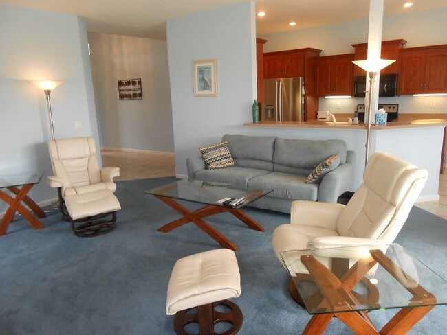 Building Photo - Furnished Seasonal Rental