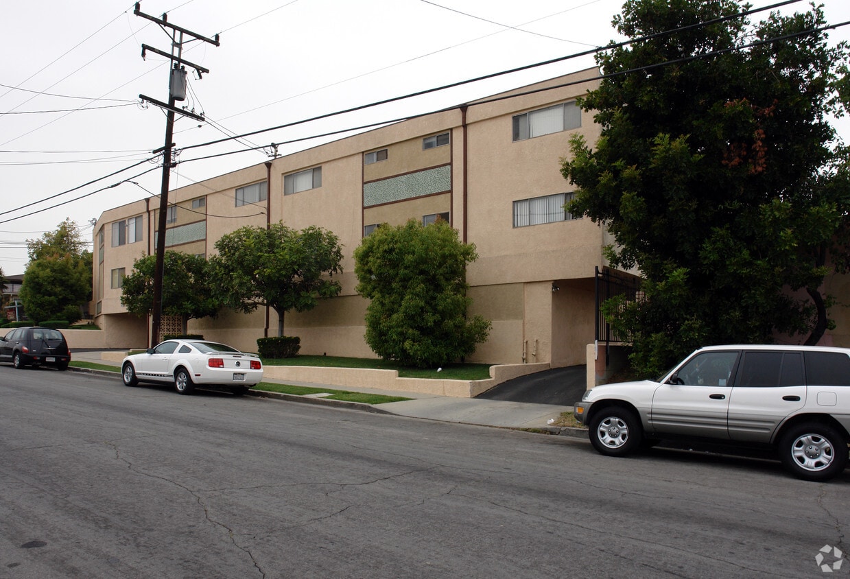 Building - 323 Warren Ln