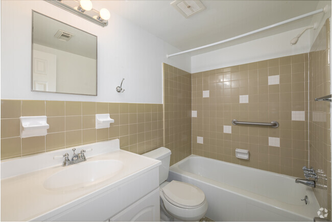 Bathroom - 5 Rm, 2 Bd, 1 Ba - 1,000SF - Bucks Run Apts.