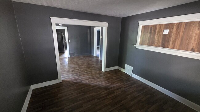 Foto del edificio - 2-Bed Ready Now