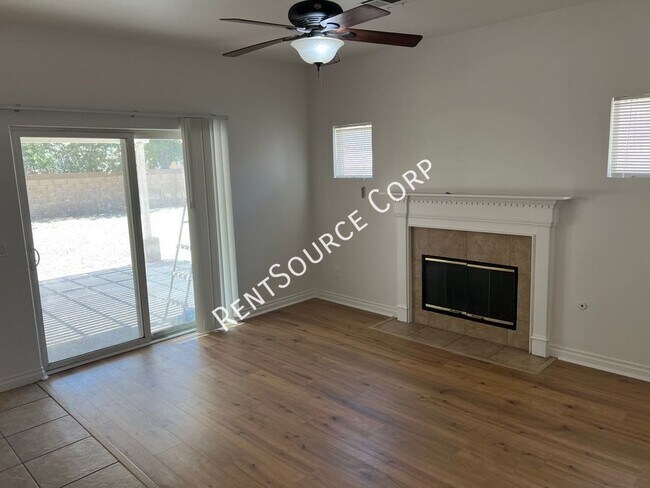 Building Photo - 4 Bedroom Home For Rent in Lancaster