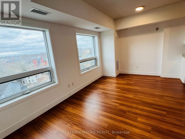 Photo du bâtiment - 1 Wellington St