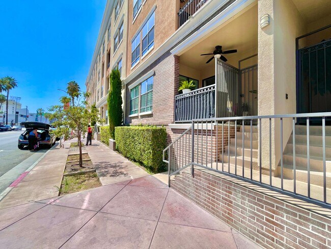 Private Entrance - 395 E 4th St