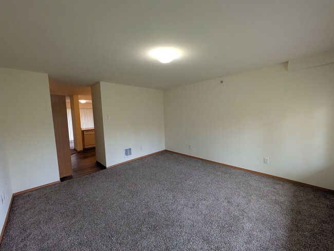 Building Photo - Your Home is Waiting!