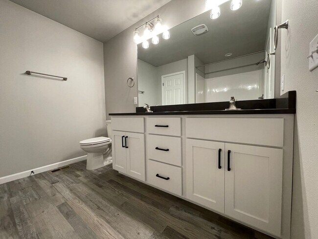 Building Photo - Luxury Townhome Living in South Bismarck location!