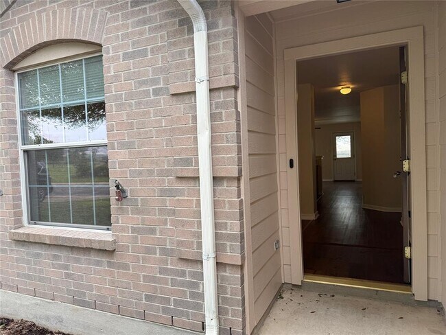 Building Photo - 316 Meadow Park Dr