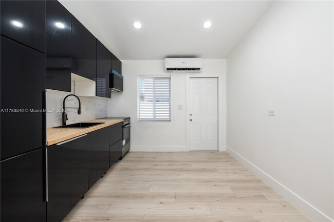 Foto del edificio - 16204 NE 18th Ct
