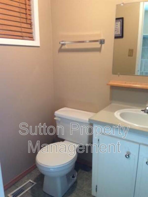 Building Photo - 10036-10079 AveKey#117