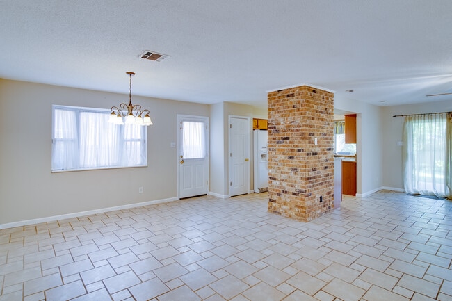 Building Photo - 5112 Belle Dr