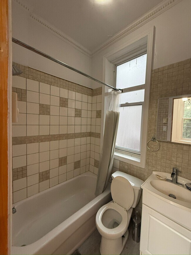 Building Photo - 3422 Rue Durocher