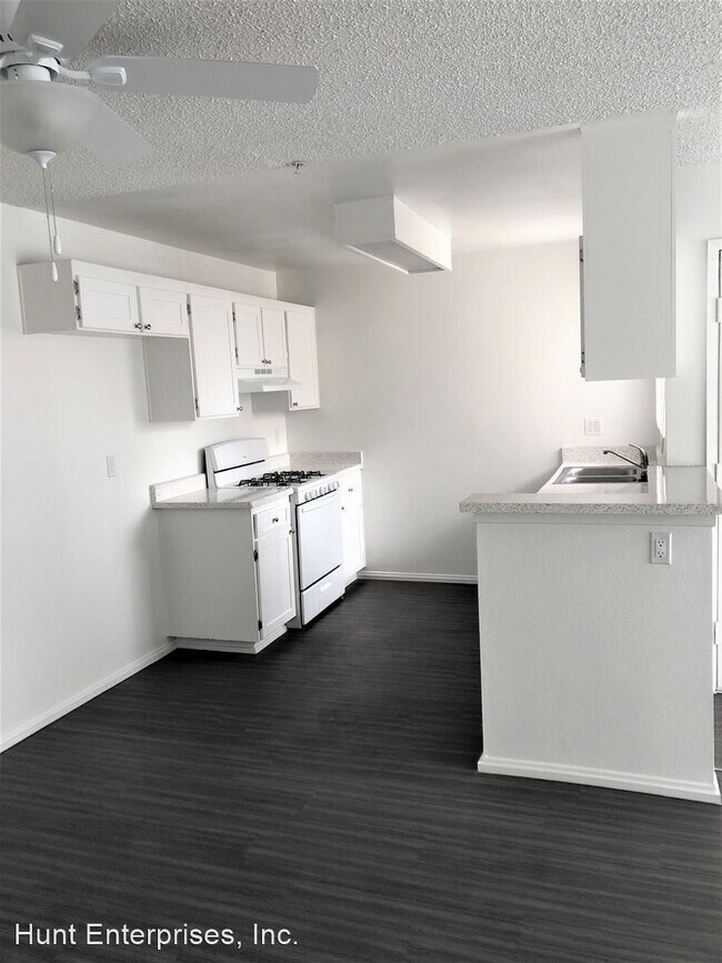 Foto del edificio - 8014 Mango Ave