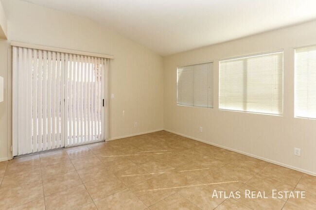 Foto del edificio - 5408 Ravana Ave