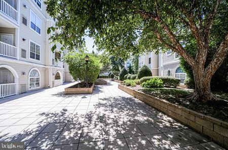 Foto del edificio - 4550 Strutfield Ln