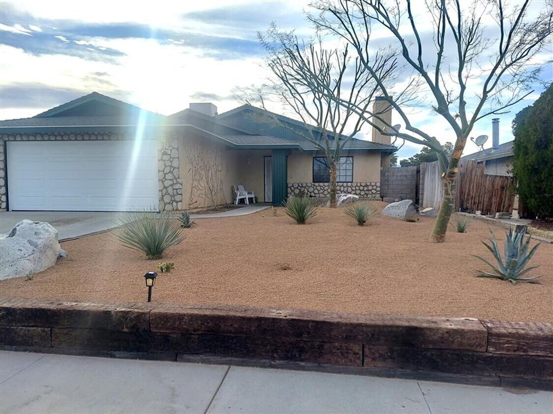 Please contact Vaughn Realty to set up an House Rental in