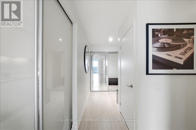 Building Photo - 39 Mary St