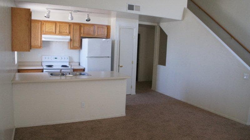Primary Photo - 420 W Spruell Ave
