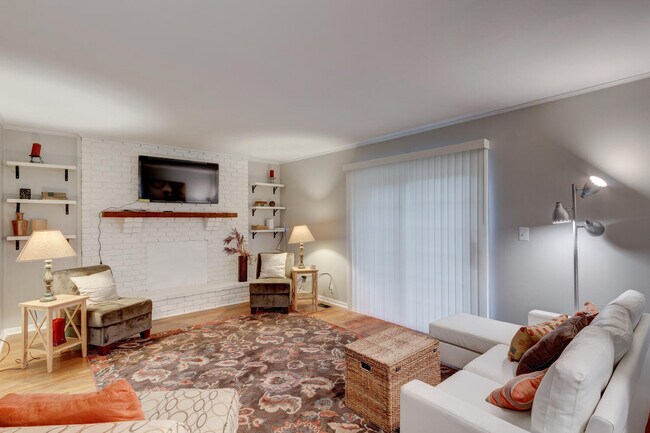 Building Photo - 9016 Wallingwood Dr