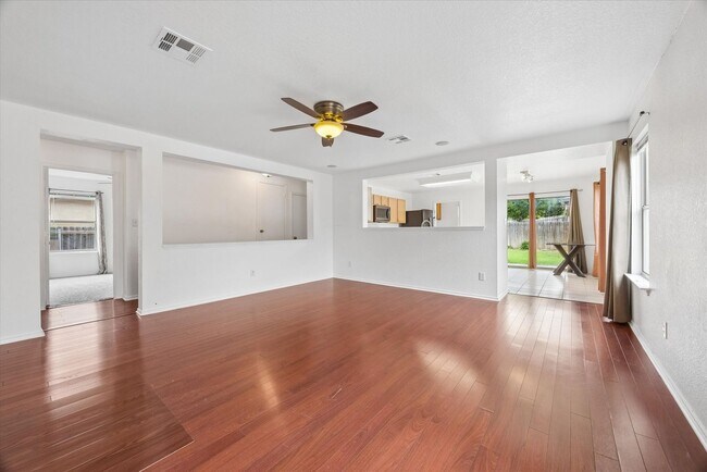 Building Photo - 141 Beech Dr