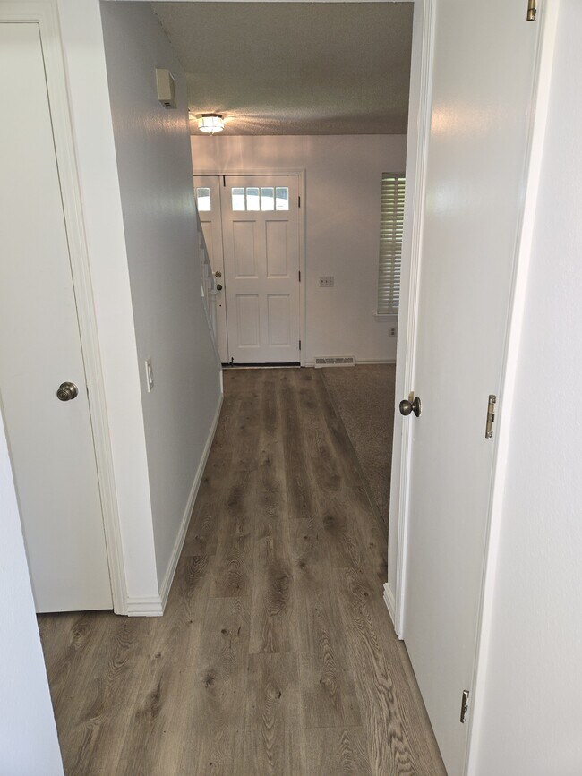 Front Foyer - 8731 E Amherst Dr