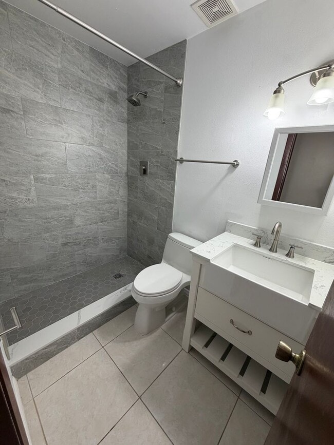 Foto del edificio - 2036 Las Palmas Cir