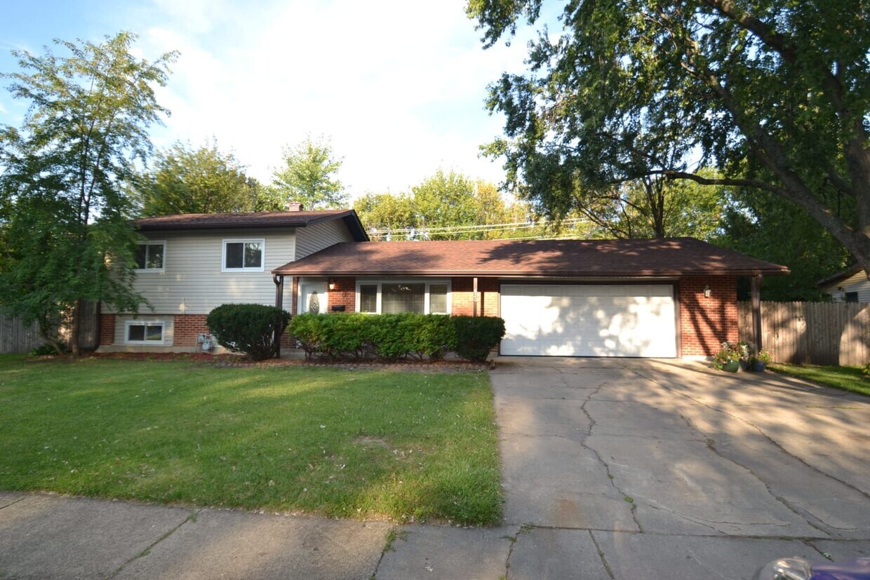 620 Woodlawn St House Rental in Hoffman Estates, IL