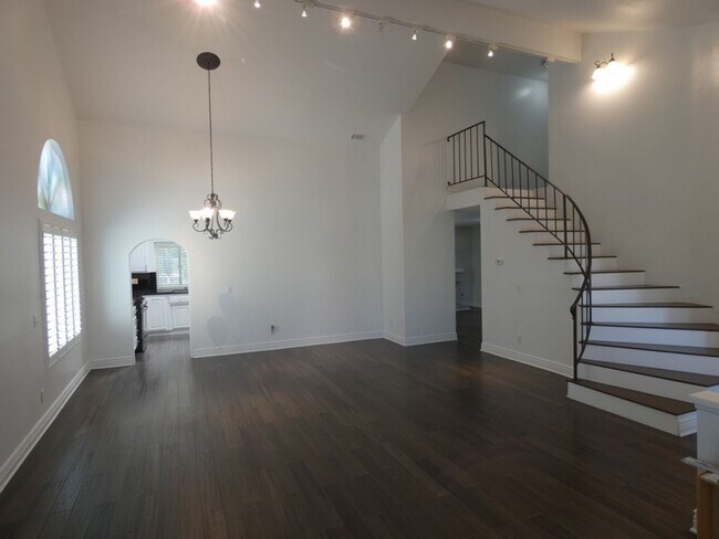 Foto del edificio - Gorgeous 4 bedroom & 3 bathroom house