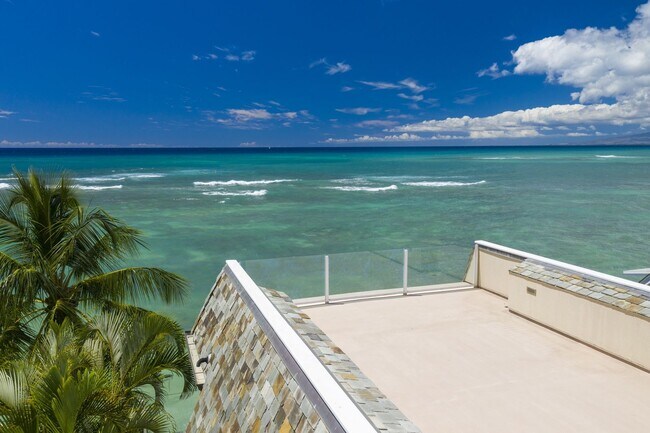 Building Photo - Oceanfront, Diamond Head Surf House