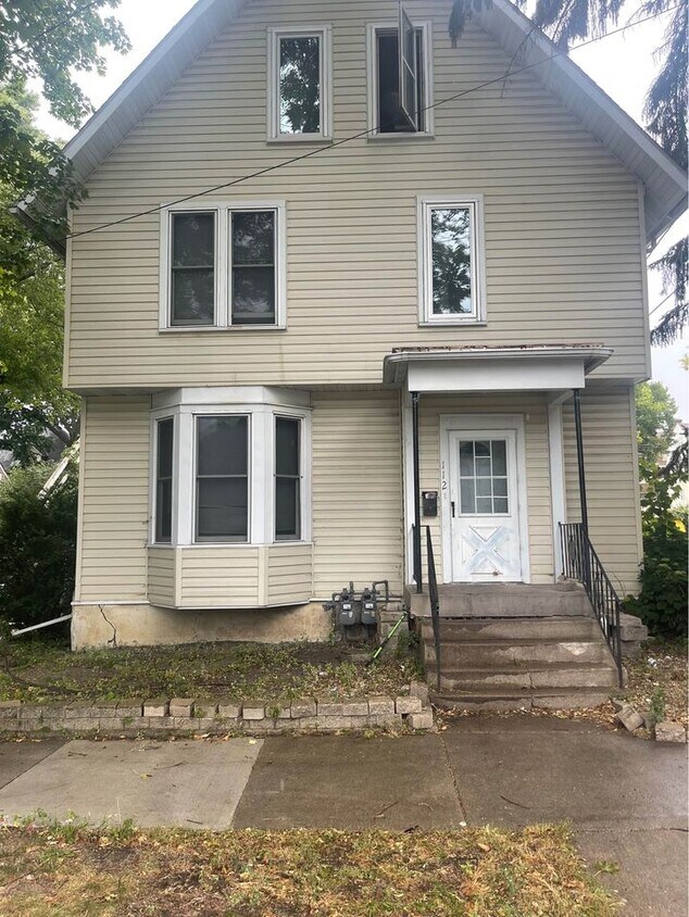 112 Grove St Unit 1, Mankato, MN 56001 Apartments at 112 Grove St