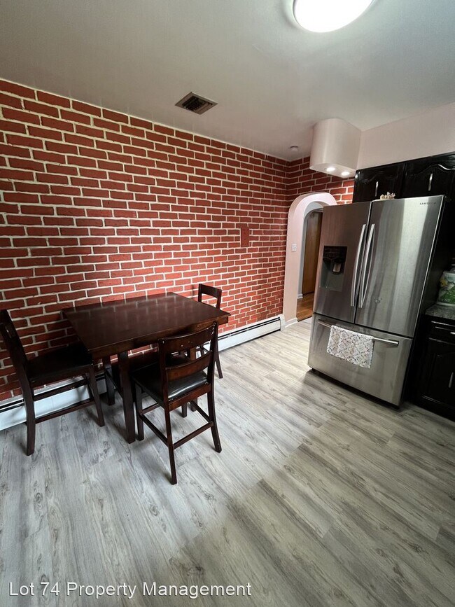 Building Photo - 3 br, 2 bath House - 3318 N 3rd Street