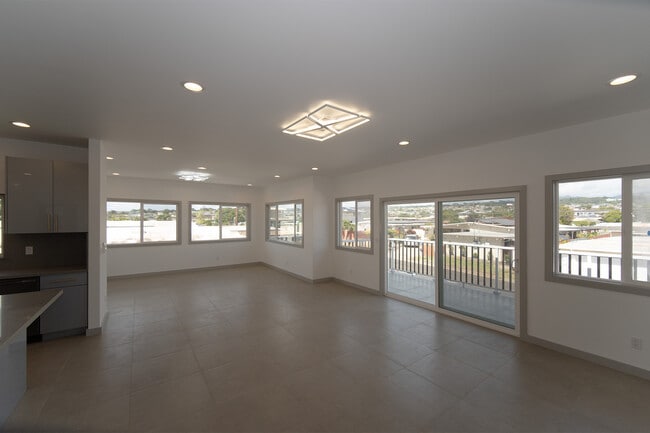 Building Photo - 733 Hoopai St