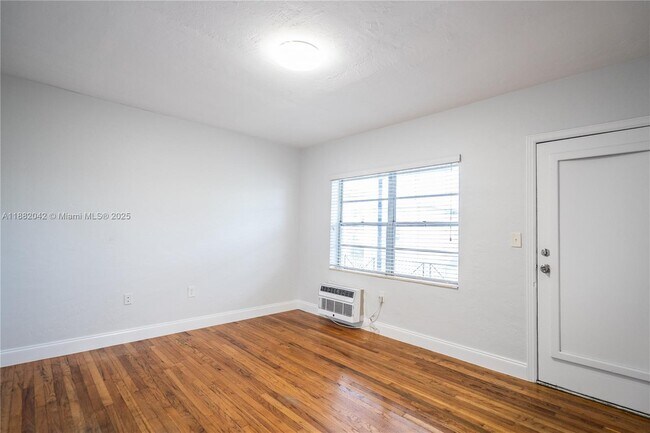 Foto del edificio - 437 NE 82nd St