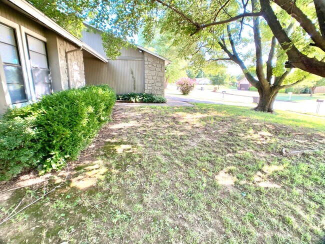 Building Photo - 4 Bedroom House, Jenks Schools, Vinyl Plan...