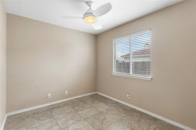 Building Photo - 318 Mitchell Dr