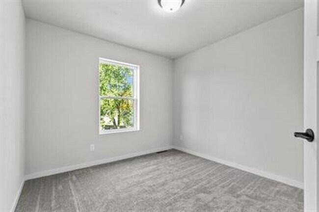 Foto del edificio - VIDEOTOUR: Newer Townhouse located in Neenah! PETS WELCOME