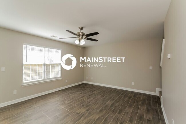 Building Photo - 4 Bedroom Pet-Friendly Home in Charlotte, NC with Main Street Renewal