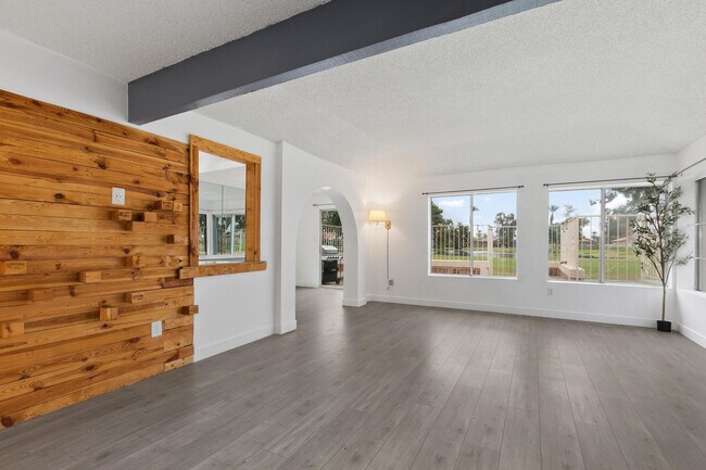 Foto del edificio - 49336 Eisenhower Dr