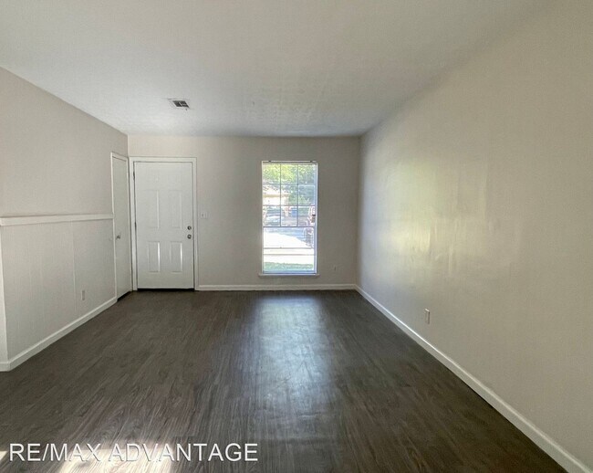 Building Photo - 4 br, 1.5 bath House - 8832 E Bourne Dr