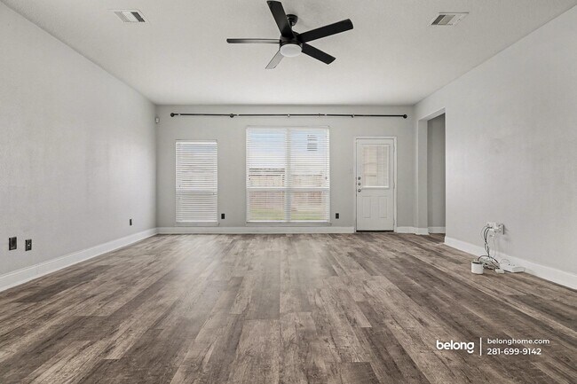 Building Photo - 9997 Knob Hollow Way