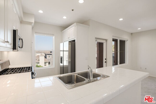 Foto del edificio - 6020 S Seabluff Dr